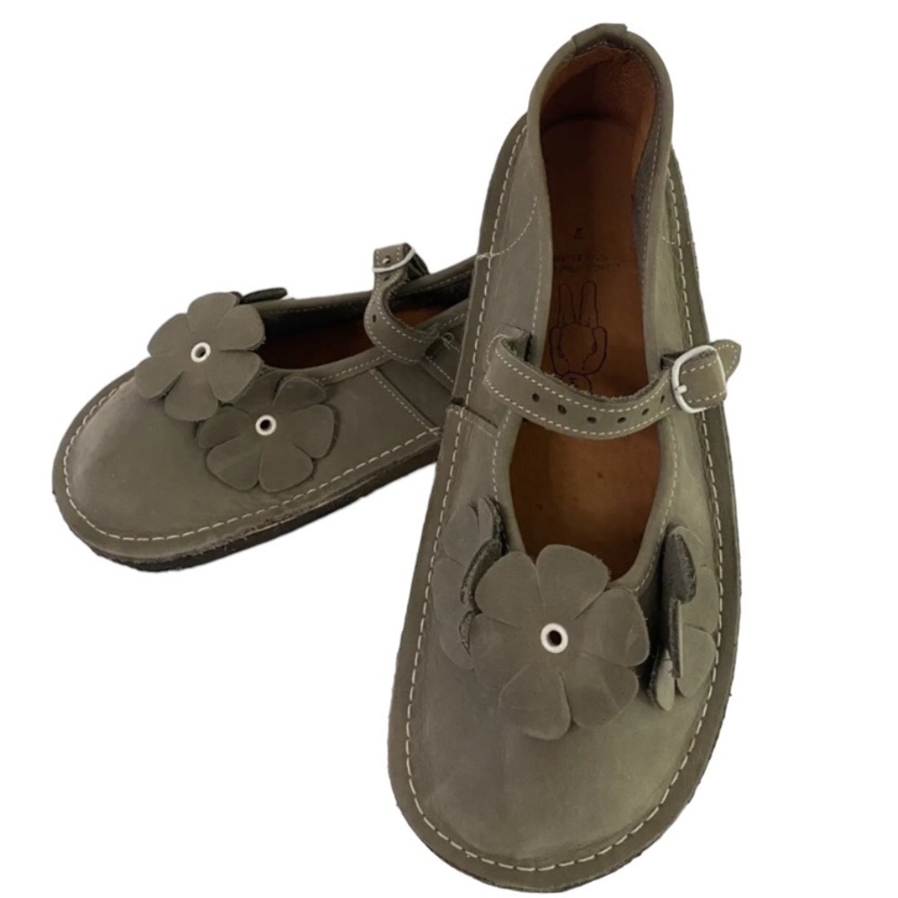 Bear Feet children’s leather shoes Size 7 Mary Janes gray flowers